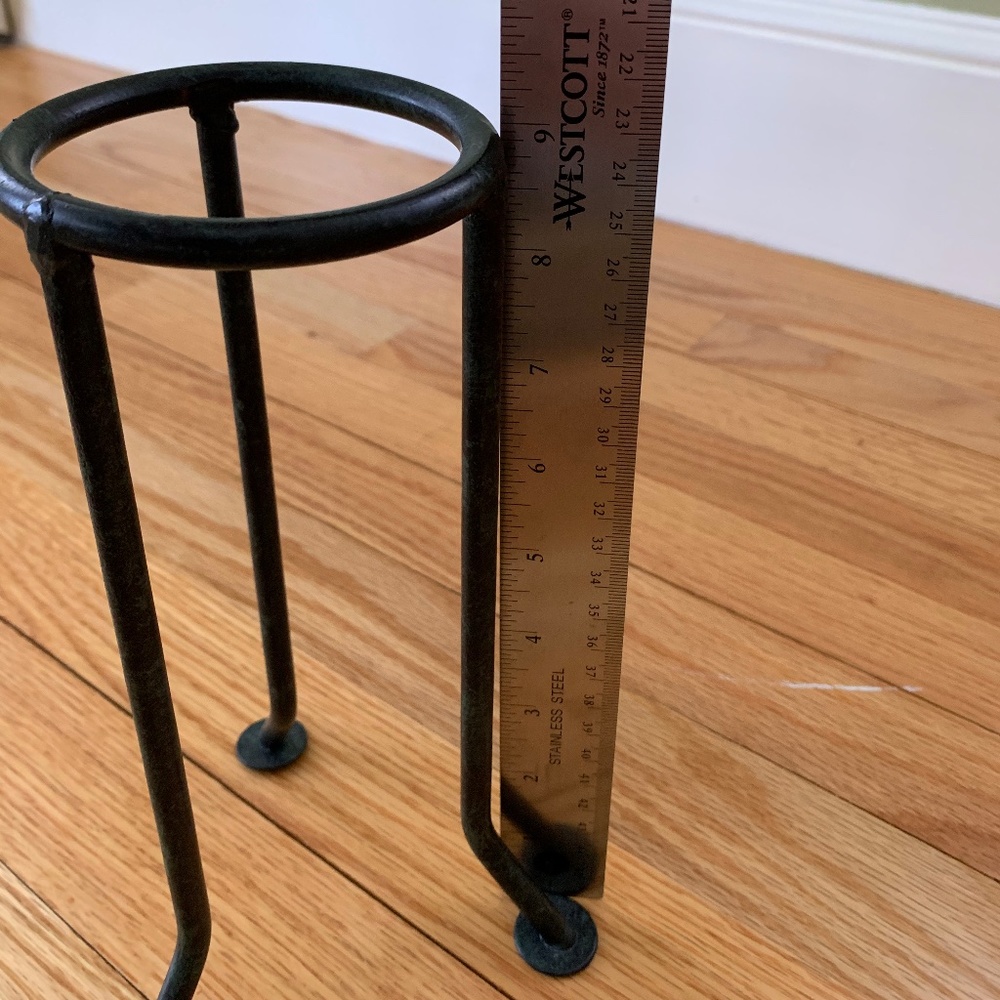 Metal Fluted Vase Holder - Picture 3 of 5